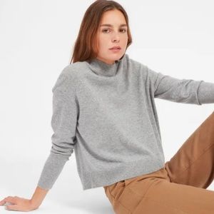 Everlane: Cotton Mockneck Crop Grey